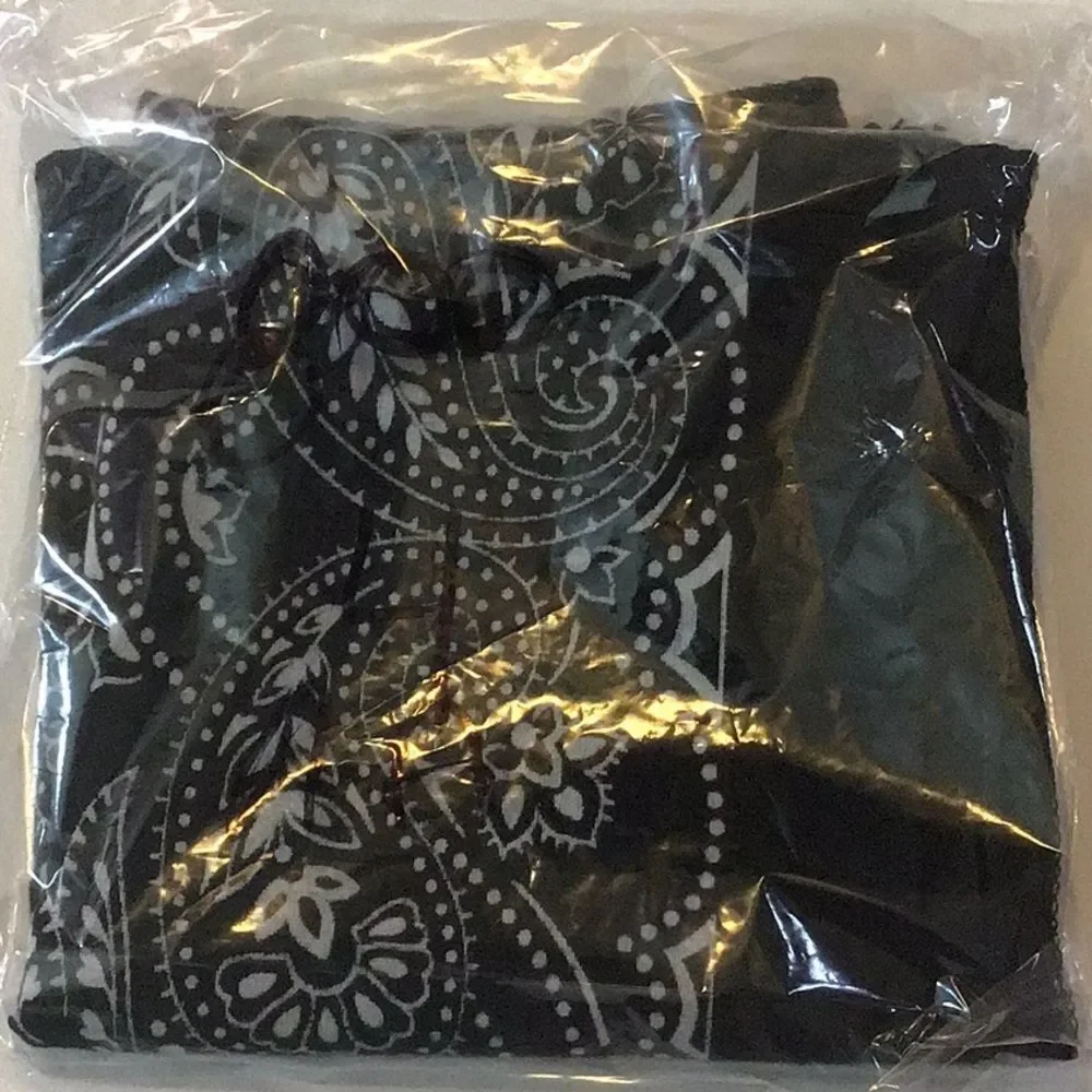 VTG,100% Cotton 14193 RN Black  White Paisley Scarf Size Appropriate 19”X19”